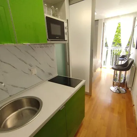 Apartament Bella Vista - Cozy With Easy Check-in And Free Parking
