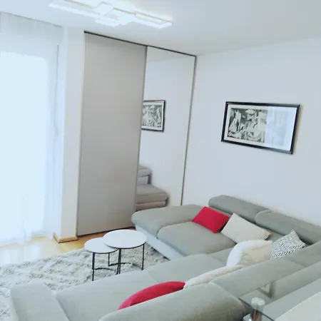 Bella Vista - Cozy With Easy Check-in And Free Parking *
