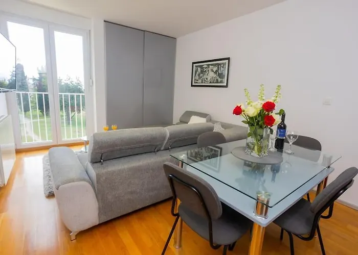 Bella Vista - Cozy With Easy Check-in And Free Parking Spalato